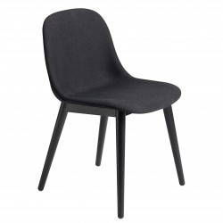 Muuto Fiber Side Chair Wood Fuldpolstret · Remix 183 · Sort